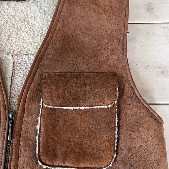Brown Shearling Vest with Pockets - Picture 3 of 6